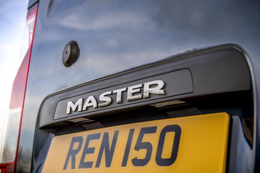 Логотип Renault Master L3H2 Van 2019 года  (UK) (фото 14 из 42)